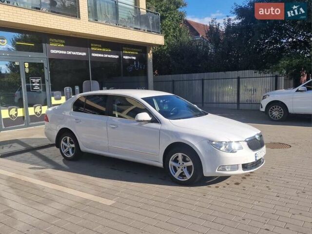 Белый Шкода Суперб, объемом двигателя 1.8 л и пробегом 153 тыс. км за 8000 $, фото 2 на Automoto.ua