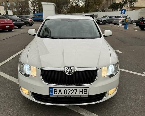 Белый Шкода Суперб, объемом двигателя 1.8 л и пробегом 109 тыс. км за 10500 $, фото 19 на Automoto.ua