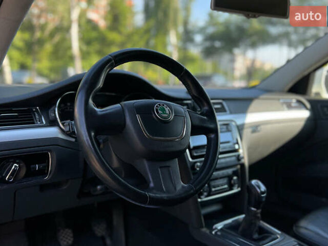 Білий Шкода Суперб, об'ємом двигуна 1.6 л та пробігом 183 тис. км за 8250 $, фото 17 на Automoto.ua