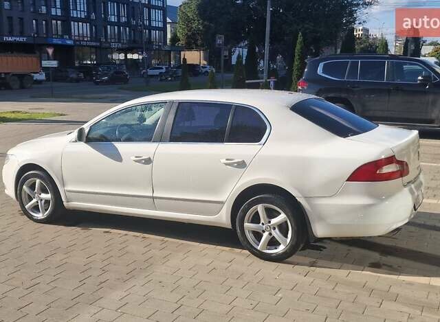 Белый Шкода Суперб, объемом двигателя 1.8 л и пробегом 153 тыс. км за 8000 $, фото 5 на Automoto.ua
