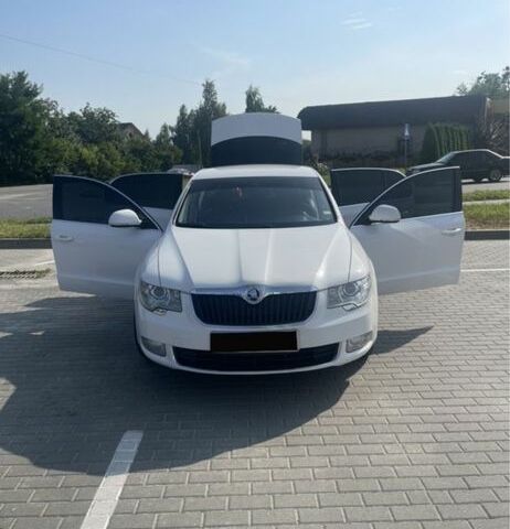Белый Шкода Суперб, объемом двигателя 1.6 л и пробегом 300 тыс. км за 7500 $, фото 4 на Automoto.ua