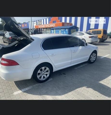 Белый Шкода Суперб, объемом двигателя 1.6 л и пробегом 300 тыс. км за 7500 $, фото 5 на Automoto.ua