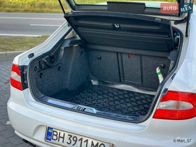 Белый Шкода Суперб, объемом двигателя 1.8 л и пробегом 222 тыс. км за 9300 $, фото 6 на Automoto.ua