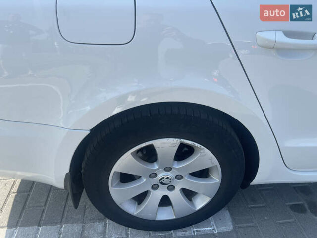 Білий Шкода Суперб, об'ємом двигуна 1.6 л та пробігом 300 тис. км за 7500 $, фото 5 на Automoto.ua