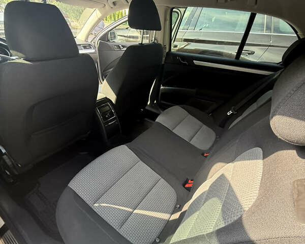 Білий Шкода Суперб, об'ємом двигуна 1.8 л та пробігом 250 тис. км за 9400 $, фото 8 на Automoto.ua