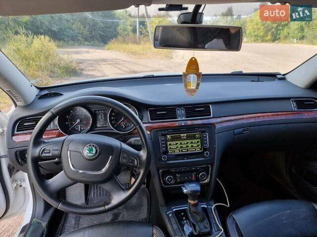 Белый Шкода Суперб, объемом двигателя 1.8 л и пробегом 169 тыс. км за 10300 $, фото 9 на Automoto.ua