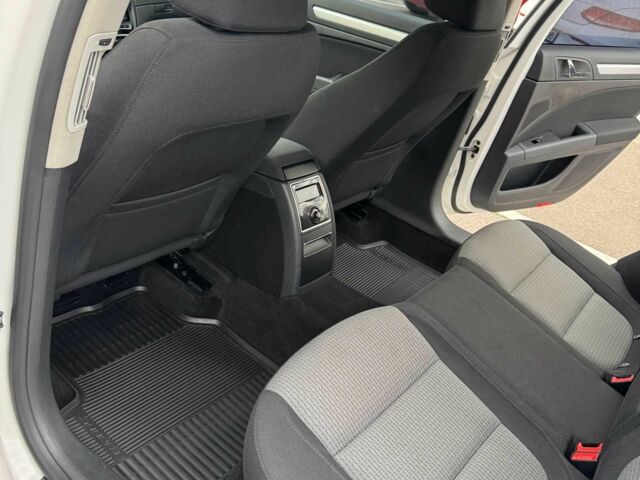 Белый Шкода Суперб, объемом двигателя 1.8 л и пробегом 109 тыс. км за 10500 $, фото 9 на Automoto.ua