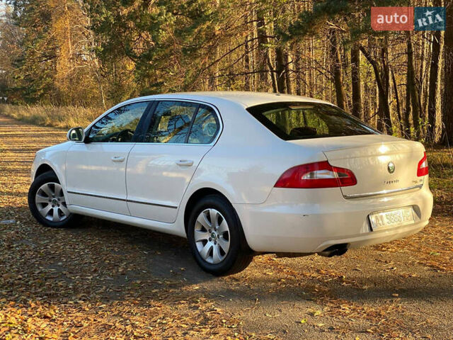 Белый Шкода Суперб, объемом двигателя 1.8 л и пробегом 238 тыс. км за 8999 $, фото 2 на Automoto.ua