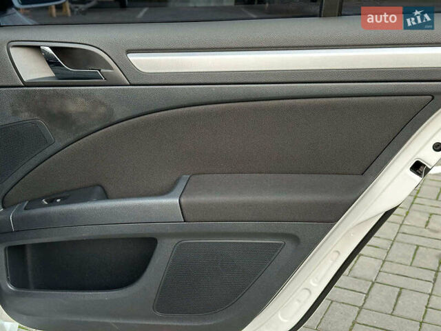 Білий Шкода Суперб, об'ємом двигуна 1.8 л та пробігом 109 тис. км за 10990 $, фото 14 на Automoto.ua