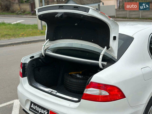 Білий Шкода Суперб, об'ємом двигуна 1.8 л та пробігом 230 тис. км за 8190 $, фото 17 на Automoto.ua