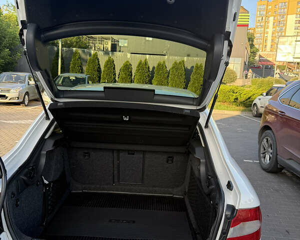 Білий Шкода Суперб, об'ємом двигуна 1.8 л та пробігом 250 тис. км за 9400 $, фото 3 на Automoto.ua