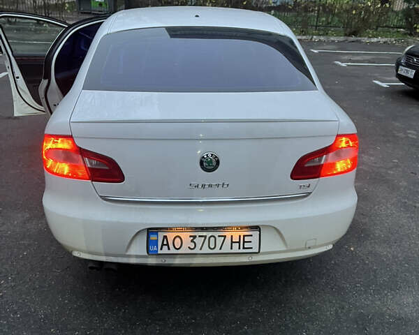 Білий Шкода Суперб, об'ємом двигуна 1.8 л та пробігом 156 тис. км за 8000 $, фото 11 на Automoto.ua