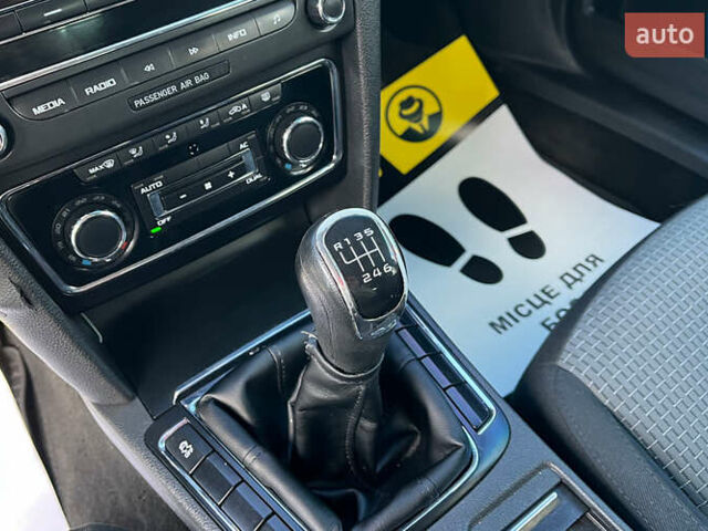 Шкода Суперб 2012 у Коломые на Automoto.ua Білий Шкода Суперб, об'ємом двигуна 1.97 л та пробігом 254 тис. км за 9200 $, фото 12 на Automoto.ua