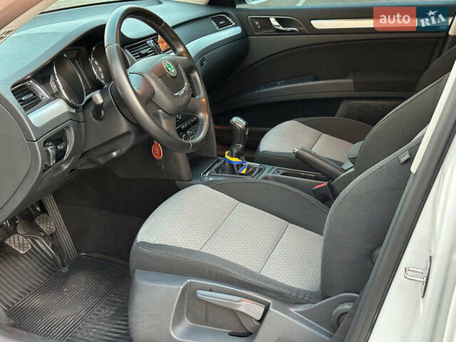 Білий Шкода Суперб, об'ємом двигуна 1.8 л та пробігом 109 тис. км за 10990 $, фото 6 на Automoto.ua