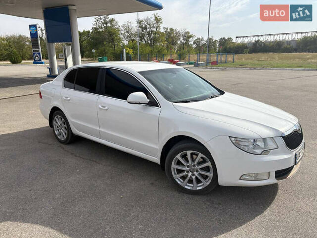 Білий Шкода Суперб, об'ємом двигуна 1.8 л та пробігом 209 тис. км за 9500 $, фото 1 на Automoto.ua