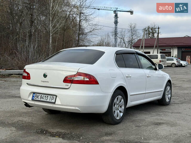 Білий Шкода Суперб, об'ємом двигуна 1.97 л та пробігом 280 тис. км за 12000 $, фото 36 на Automoto.ua