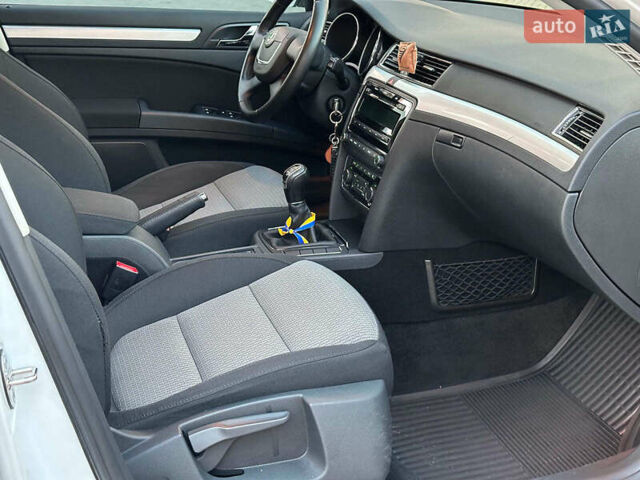 Білий Шкода Суперб, об'ємом двигуна 1.8 л та пробігом 109 тис. км за 10990 $, фото 18 на Automoto.ua