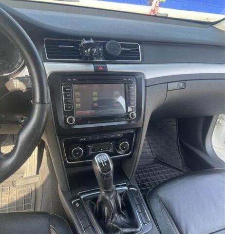 Белый Шкода Суперб, объемом двигателя 1.6 л и пробегом 300 тыс. км за 7500 $, фото 6 на Automoto.ua