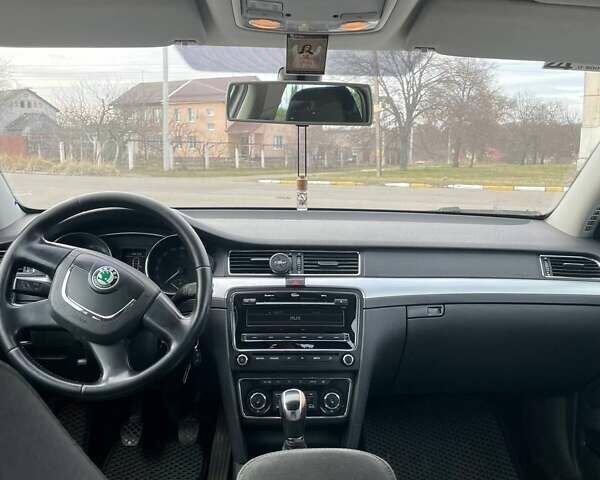 Білий Шкода Суперб, об'ємом двигуна 1.8 л та пробігом 230 тис. км за 9500 $, фото 13 на Automoto.ua