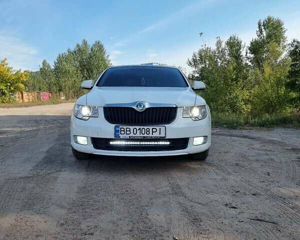 Белый Шкода Суперб, объемом двигателя 1.8 л и пробегом 169 тыс. км за 10300 $, фото 7 на Automoto.ua
