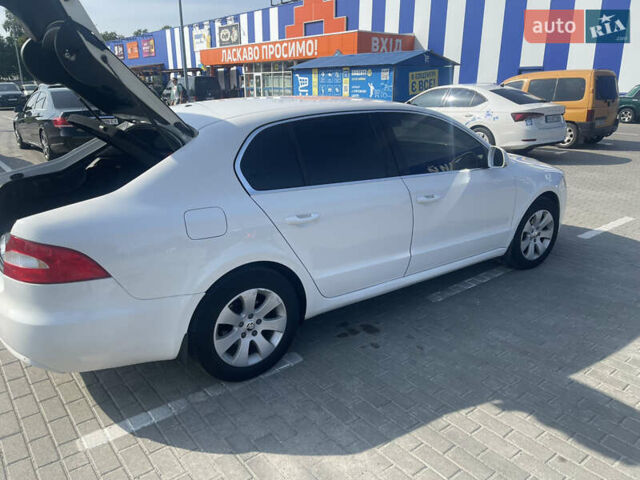 Білий Шкода Суперб, об'ємом двигуна 1.6 л та пробігом 300 тис. км за 7500 $, фото 4 на Automoto.ua