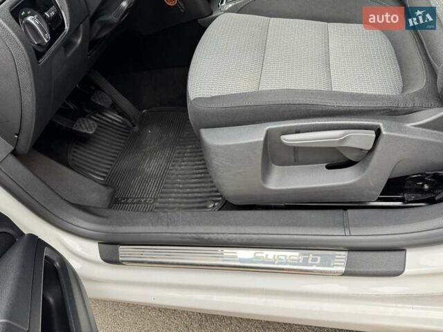 Белый Шкода Суперб, объемом двигателя 1.8 л и пробегом 109 тыс. км за 10500 $, фото 35 на Automoto.ua