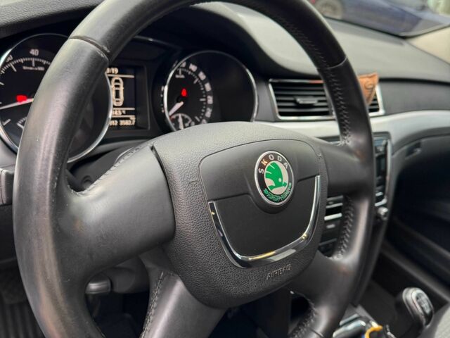 Белый Шкода Суперб, объемом двигателя 1.8 л и пробегом 109 тыс. км за 10500 $, фото 2 на Automoto.ua