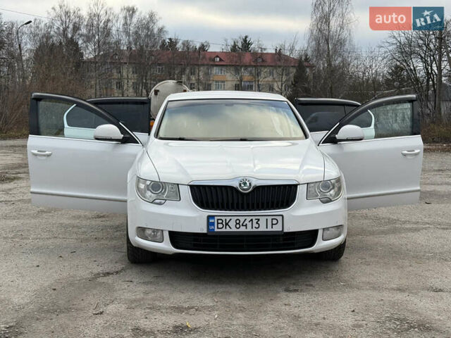 Білий Шкода Суперб, об'ємом двигуна 1.97 л та пробігом 280 тис. км за 12000 $, фото 8 на Automoto.ua