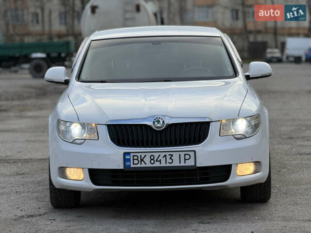 Білий Шкода Суперб, об'ємом двигуна 1.97 л та пробігом 280 тис. км за 12000 $, фото 4 на Automoto.ua