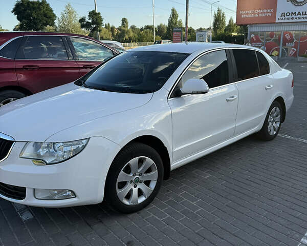 Білий Шкода Суперб, об'ємом двигуна 1.8 л та пробігом 250 тис. км за 9400 $, фото 6 на Automoto.ua