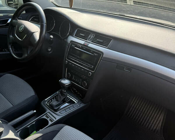 Білий Шкода Суперб, об'ємом двигуна 1.8 л та пробігом 250 тис. км за 9400 $, фото 16 на Automoto.ua