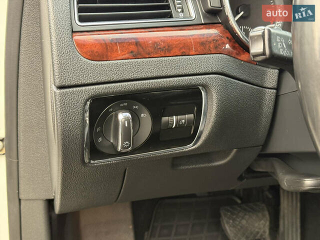 Білий Шкода Суперб, об'ємом двигуна 1.97 л та пробігом 280 тис. км за 12000 $, фото 17 на Automoto.ua