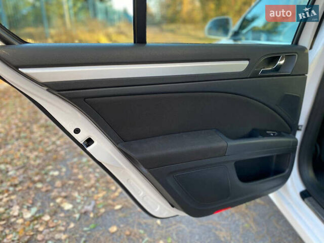 Белый Шкода Суперб, объемом двигателя 1.8 л и пробегом 238 тыс. км за 8999 $, фото 26 на Automoto.ua