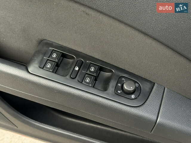 Білий Шкода Суперб, об'ємом двигуна 1.97 л та пробігом 280 тис. км за 12000 $, фото 23 на Automoto.ua