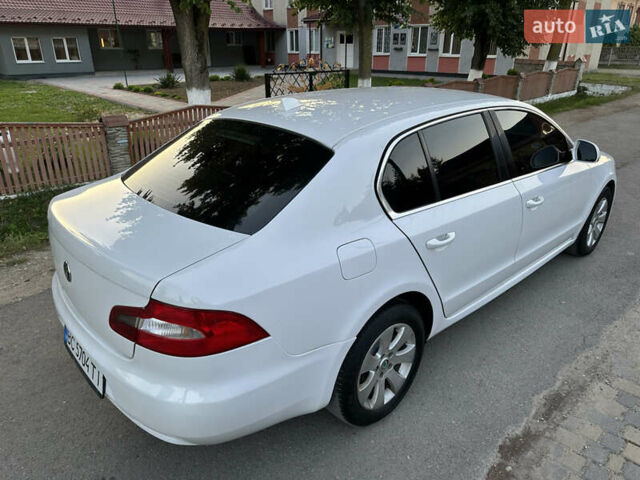 Белый Шкода Суперб, объемом двигателя 2 л и пробегом 264 тыс. км за 8600 $, фото 5 на Automoto.ua