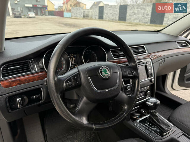 Білий Шкода Суперб, об'ємом двигуна 1.97 л та пробігом 280 тис. км за 12000 $, фото 18 на Automoto.ua