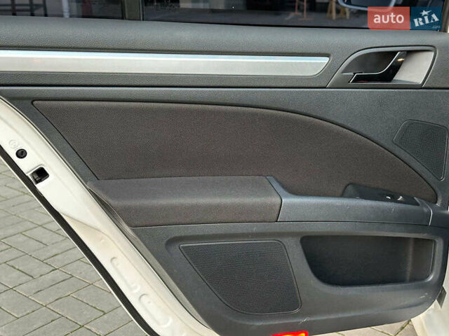 Білий Шкода Суперб, об'ємом двигуна 1.8 л та пробігом 109 тис. км за 10990 $, фото 12 на Automoto.ua