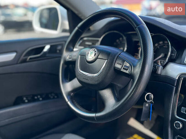 Шкода Суперб 2012 у Коломые на Automoto.ua Білий Шкода Суперб, об'ємом двигуна 1.97 л та пробігом 254 тис. км за 9200 $, фото 15 на Automoto.ua