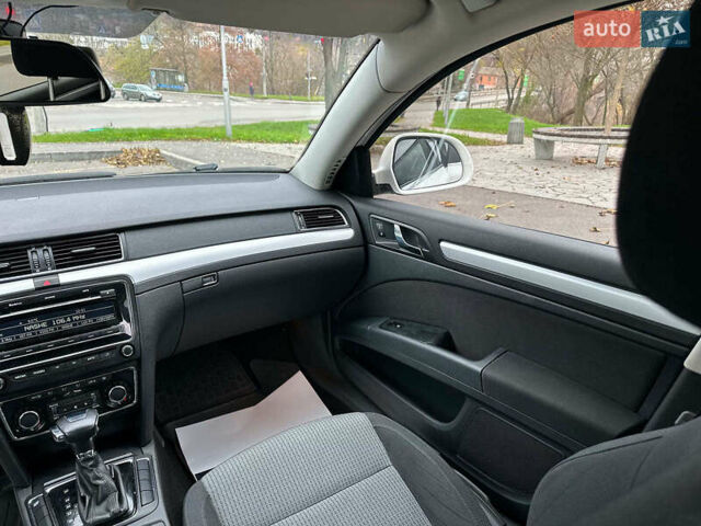 Білий Шкода Суперб, об'ємом двигуна 1.8 л та пробігом 230 тис. км за 8190 $, фото 27 на Automoto.ua