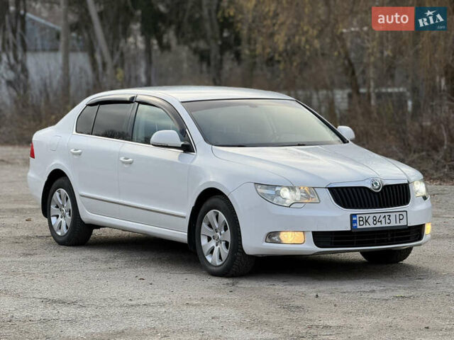 Білий Шкода Суперб, об'ємом двигуна 1.97 л та пробігом 280 тис. км за 12000 $, фото 1 на Automoto.ua