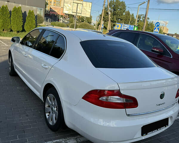 Білий Шкода Суперб, об'ємом двигуна 1.8 л та пробігом 250 тис. км за 9400 $, фото 2 на Automoto.ua