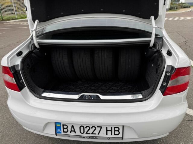 Белый Шкода Суперб, объемом двигателя 1.8 л и пробегом 109 тыс. км за 10500 $, фото 21 на Automoto.ua