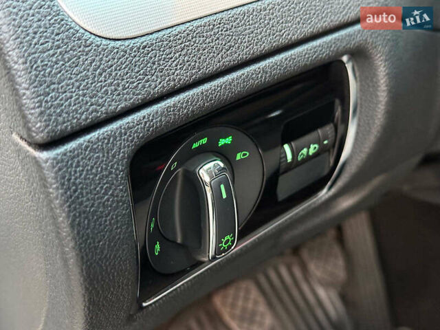 Білий Шкода Суперб, об'ємом двигуна 1.8 л та пробігом 109 тис. км за 10990 $, фото 9 на Automoto.ua