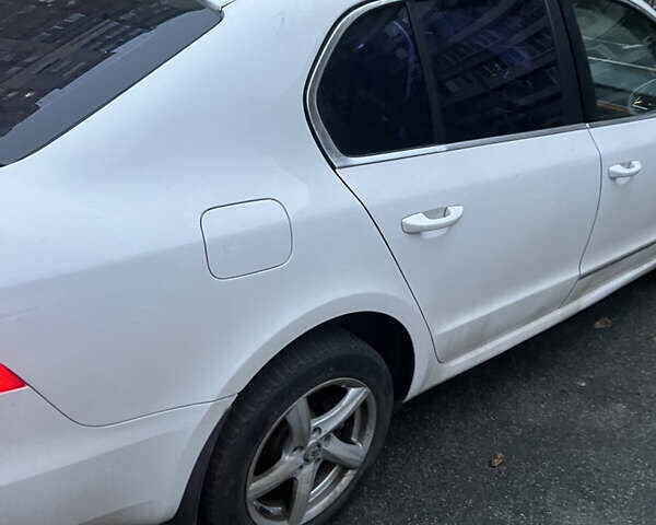 Білий Шкода Суперб, об'ємом двигуна 1.8 л та пробігом 156 тис. км за 8000 $, фото 9 на Automoto.ua