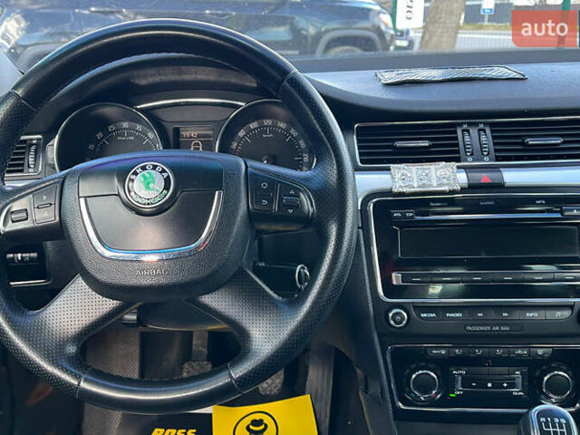 Шкода Суперб 2012 у Коломые на Automoto.ua Білий Шкода Суперб, об'ємом двигуна 1.97 л та пробігом 254 тис. км за 9200 $, фото 9 на Automoto.ua