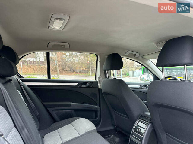 Білий Шкода Суперб, об'ємом двигуна 1.8 л та пробігом 230 тис. км за 8190 $, фото 22 на Automoto.ua