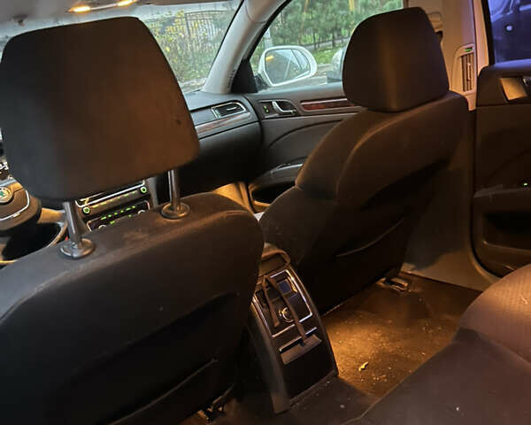 Білий Шкода Суперб, об'ємом двигуна 1.8 л та пробігом 156 тис. км за 8000 $, фото 12 на Automoto.ua