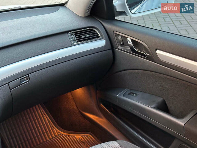 Білий Шкода Суперб, об'ємом двигуна 1.8 л та пробігом 109 тис. км за 10990 $, фото 16 на Automoto.ua