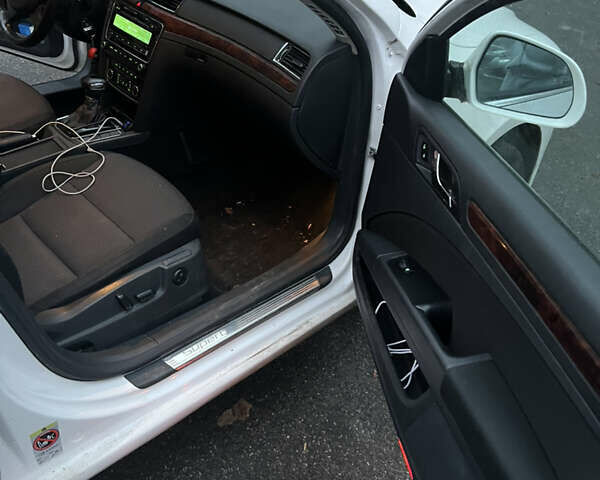 Білий Шкода Суперб, об'ємом двигуна 1.8 л та пробігом 156 тис. км за 8000 $, фото 2 на Automoto.ua