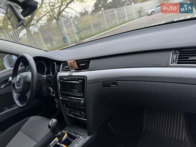 Белый Шкода Суперб, объемом двигателя 1.8 л и пробегом 109 тыс. км за 10500 $, фото 14 на Automoto.ua